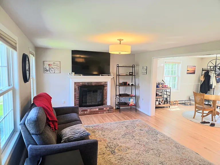 10 Amanda Way — Photo 15