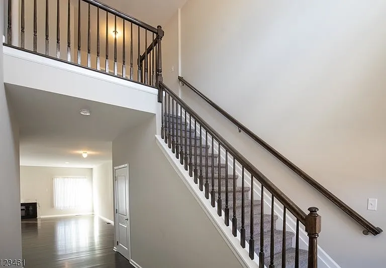 88 Arlene Ct — Photo 2