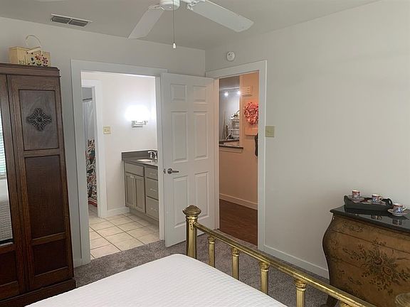 4th image of 400 S Town Dr #605