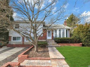 2 Haven Ln, Smithtown, NY 11787