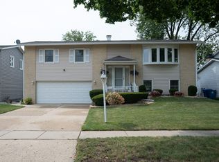 1408 S Hickory Dr, Mount Prospect, IL