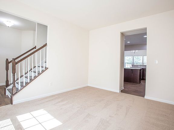 3rd image of 9 Mary Ann Dr