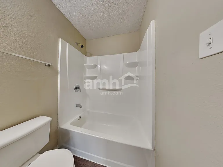 605 Woodlands Mnr — Photo 20