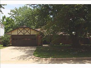 1st image of 320 S Bouziden Dr