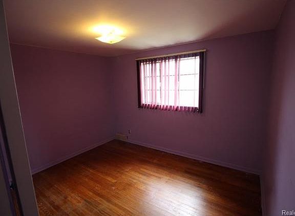 3rd image of 702 E University Ave