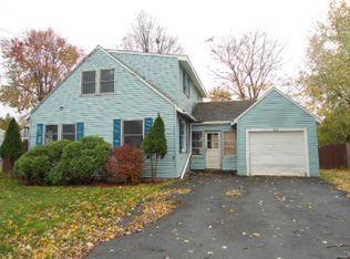 26 Grover St, East Syracuse, NY 13057