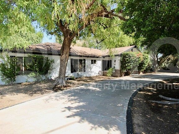 3rd image of 530 E Rose Ln