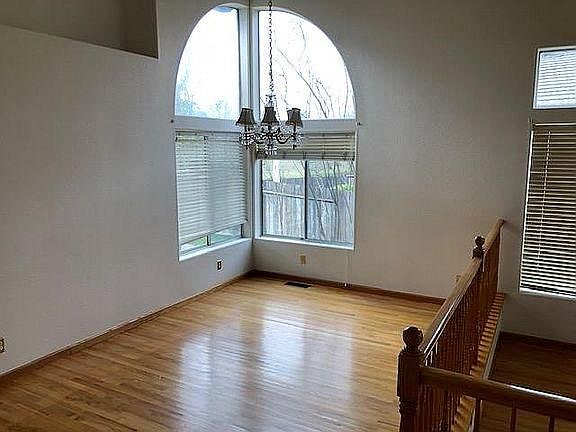 4th image of 952 Wellington Cir