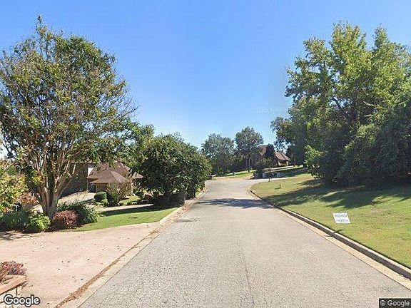 Exterior Neighborhood (street photo)