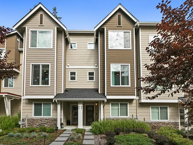 12925 3rd Ave SE #D5 — Photo 1