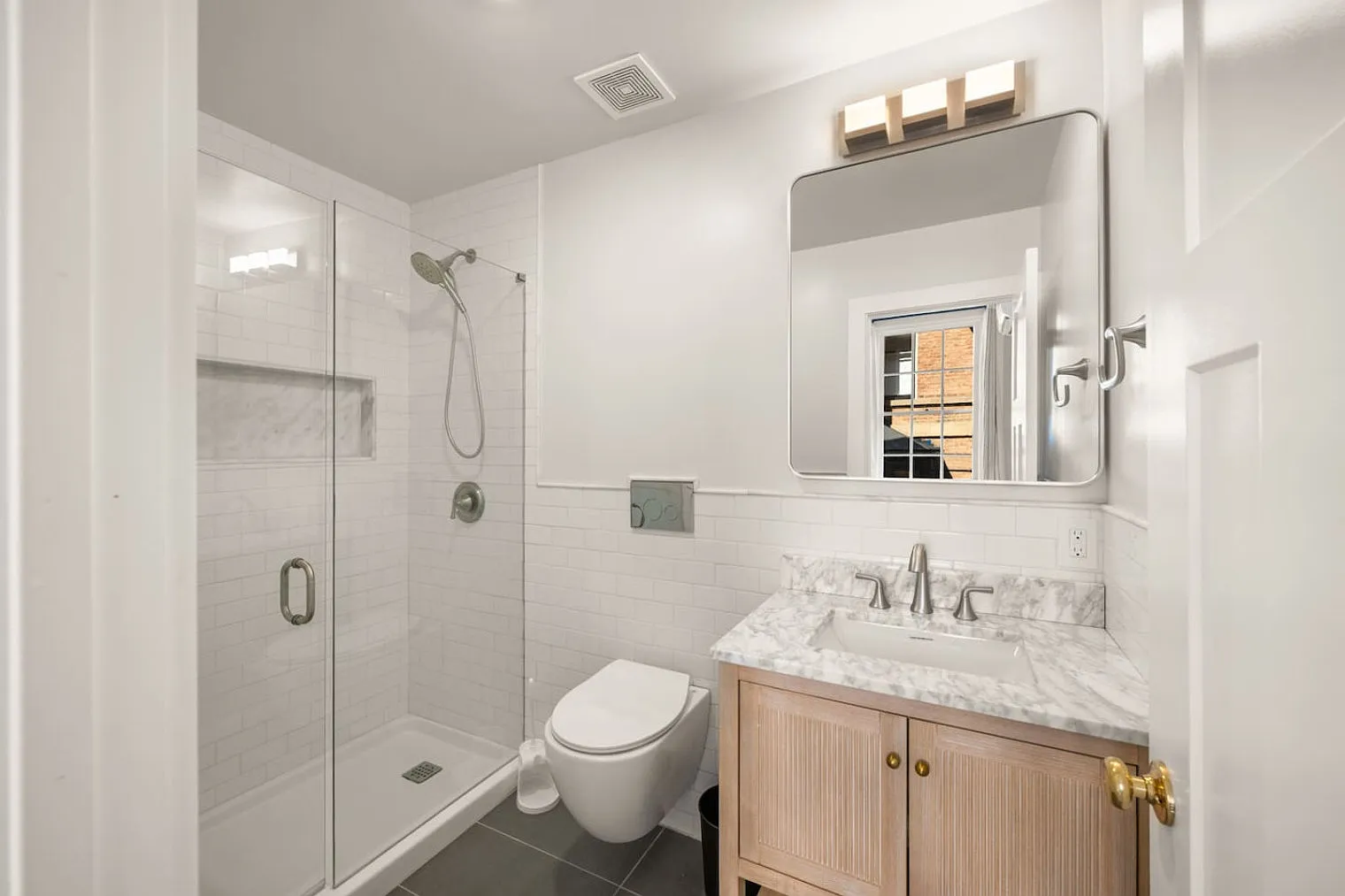 1 bed, 1.0 bath, 893 sqft, $3,569 — Photo 4