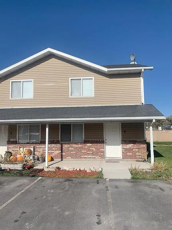2 bed, 1.5 bath, 955 sqft, $1,075 — Photo 1