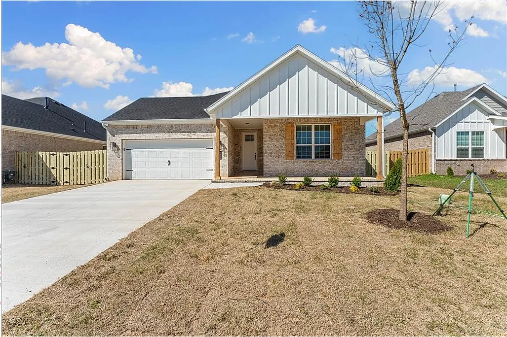 3 bed, 1674 sqft, $2,100 — Photo 1