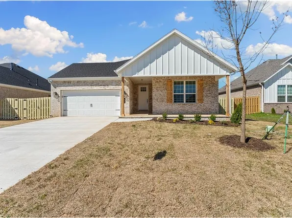1902 Edwards St, Pea Ridge, AR