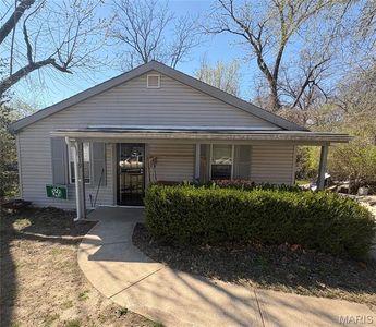 10019 Lord Dr, Saint Louis, MO, 63136