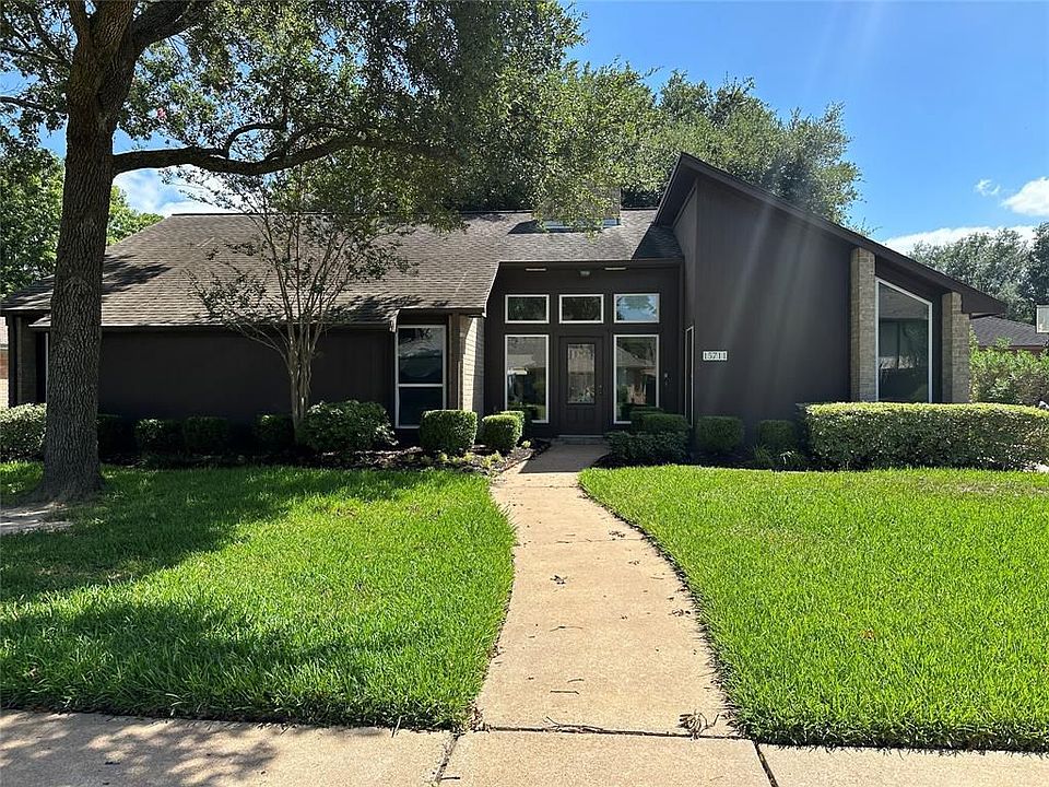 1st image of 15711 Four Leaf Dr