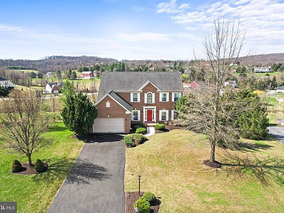 2nd image of 28 Fawn Hill Rd