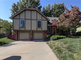 403 NE Oak Tree Ter, Lees Summit, MO 64086