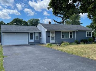 35 Valley Crest Rd, Rochester, NY 14616