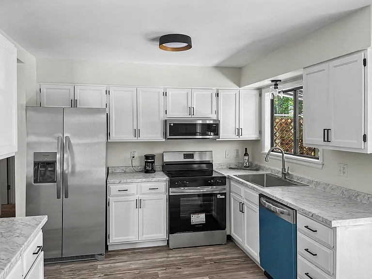 3814 S Moore St — Photo 3