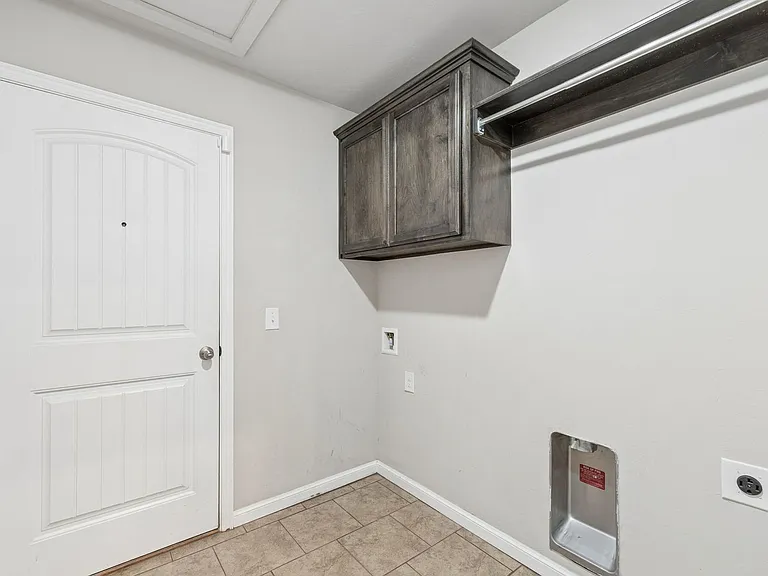 1751 Lexington Ct — Photo 38