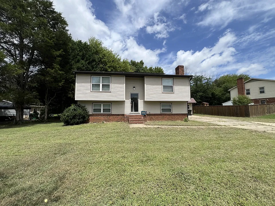 12221 Red Hickory Ln