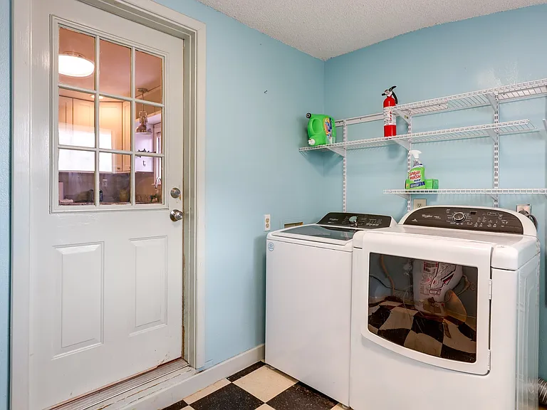 4517 Avenue P 1/2 — Photo 21