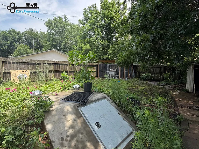 310 W Wishart St — Photo 12