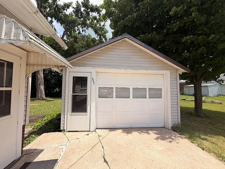 311 Hansen Ave — Photo 9