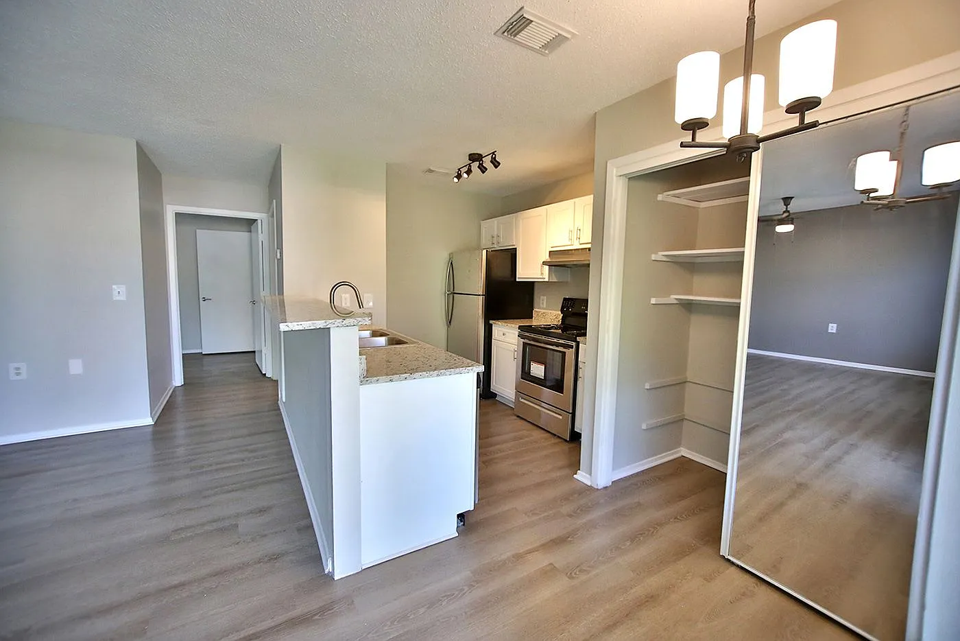 Gloster Flats — Photo 1
