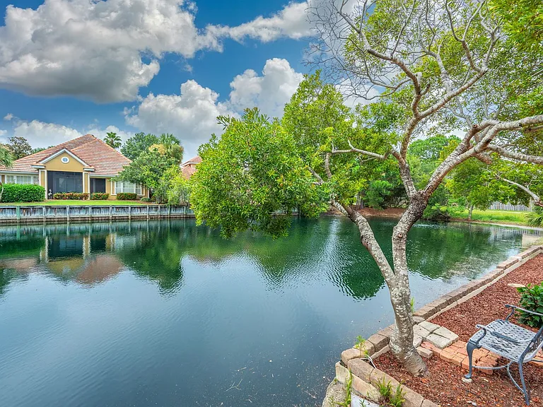 272 Calusa Blvd — Photo 39
