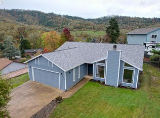 2020 SE Lois Dr, Roseburg, OR 97470