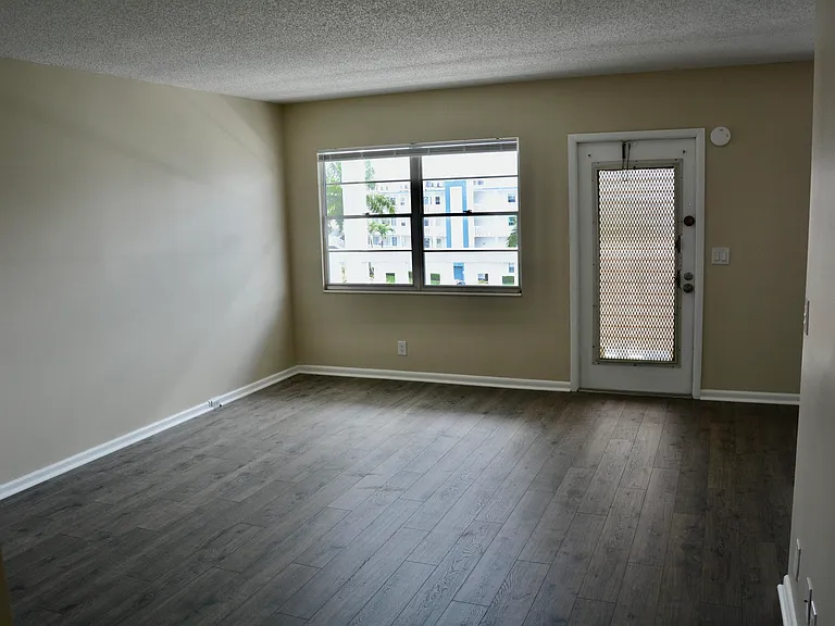 4070 Exeter Dr #D — Photo 10