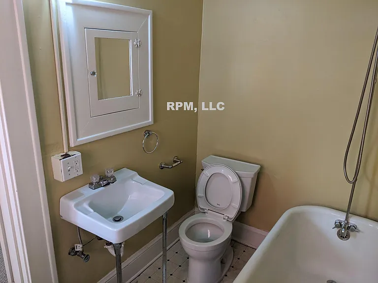 230 NE 53rd Ave — Photo 6
