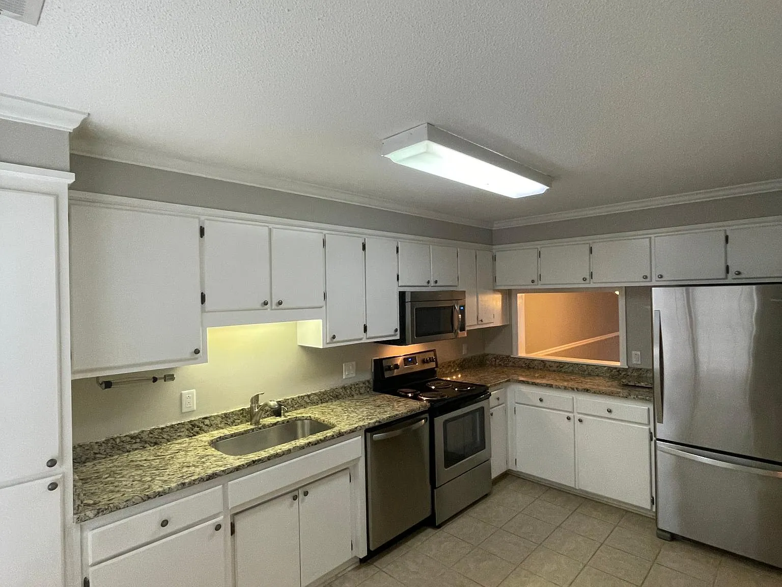 2 bed, 1.5 bath, 1388 sqft, $1,245 — Photo 4