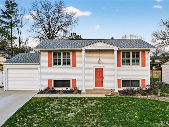 1881 San Pedro Ln, Fenton, MO 63026