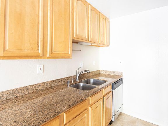 Granite counters, Maple cabinets