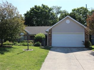 833 Lionshead Ln, Greenwood, IN 46143