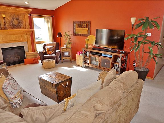 3rd image of 321 Watercrest Dr