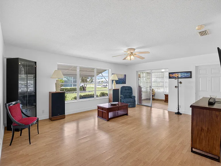 172 High Point Ter W #D — Photo 1