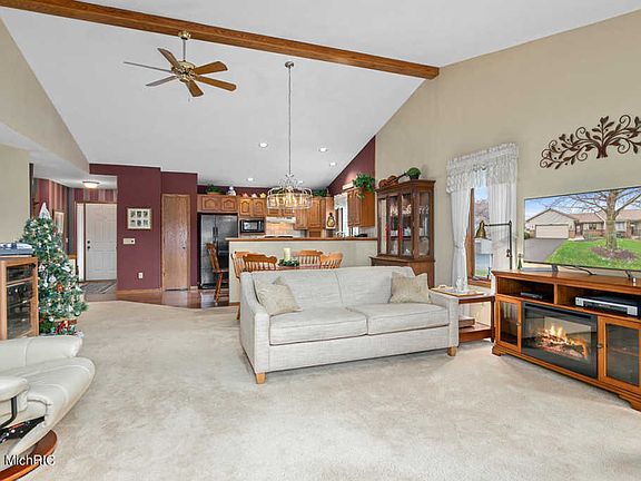 5th image of 1872 Lakeview Dr
