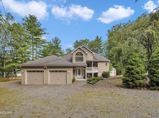 363 Falling Waters Blvd, Lackawaxen, PA 18435