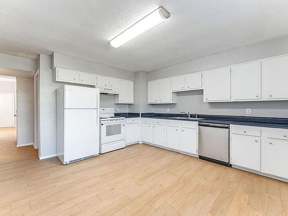 5th image of 2409-2411 W Magnolia St