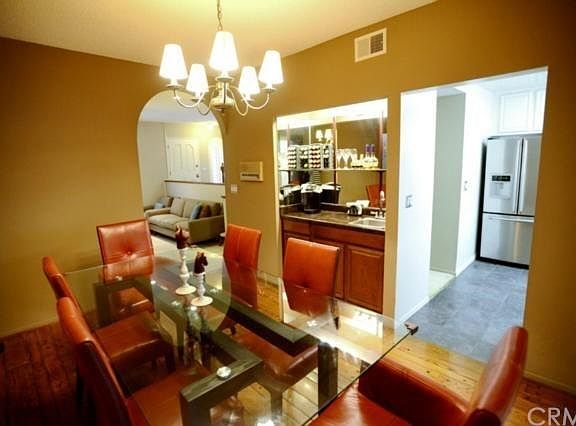 5th image of 154 N Marguerita Ave