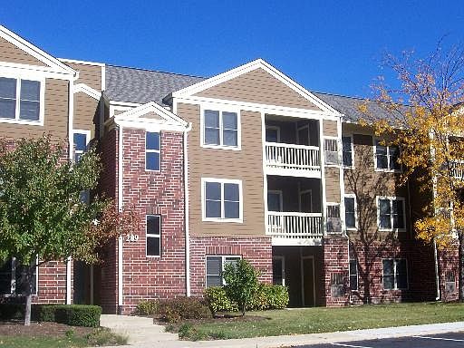 1st image of 120 Glengarry Dr APT 111