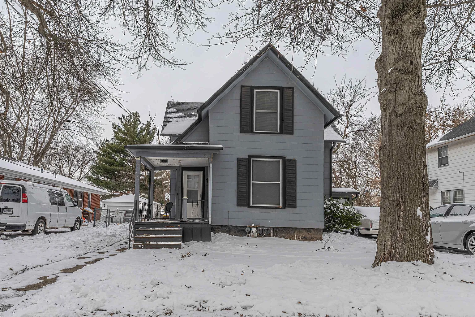 1618 Evergreen St photo 1