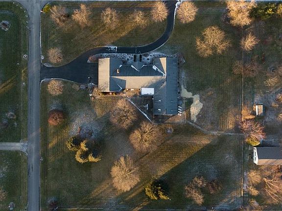 3rd image of 3433 Evergreen Dr