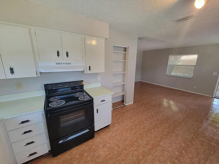3135 Pine Tree Ave #A — Photo 6