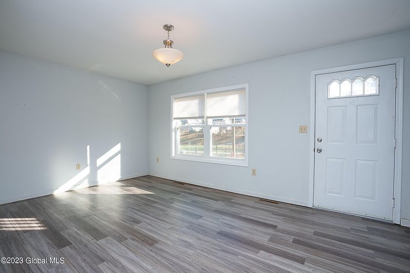 5th image of 20 Parmenter Avenue