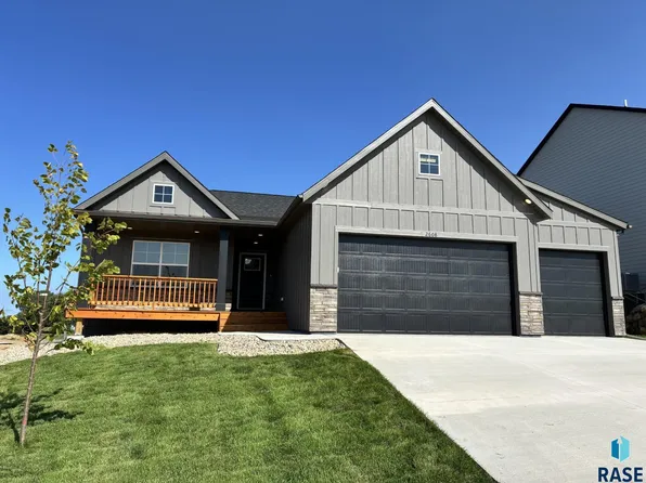 2608 S Copper Creek Ave, Sioux Falls, SD 57110